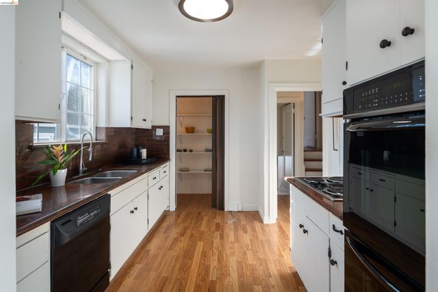 1527 Blake St, Berkeley, CA 94703
