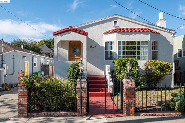 1527 Blake St, Berkeley, CA 94703