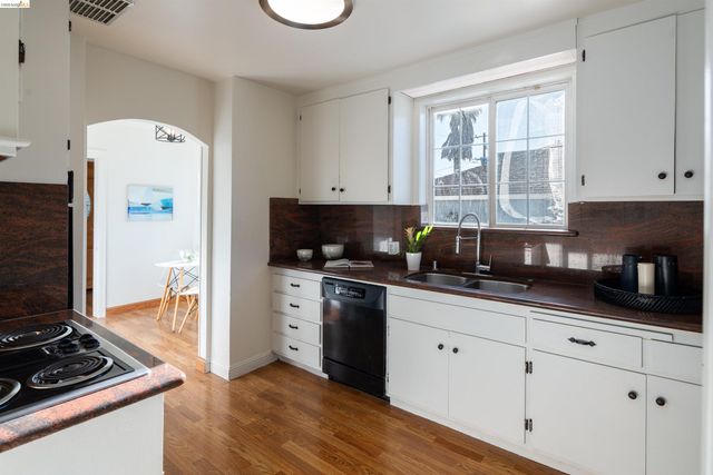 1527 Blake St, Berkeley, CA 94703