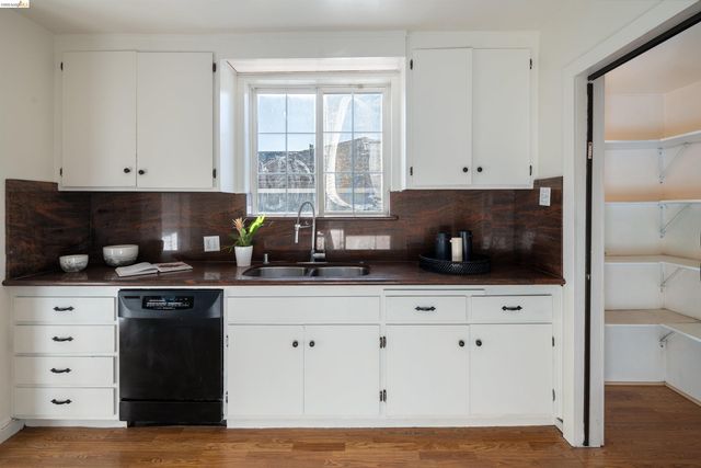 1527 Blake St, Berkeley, CA 94703