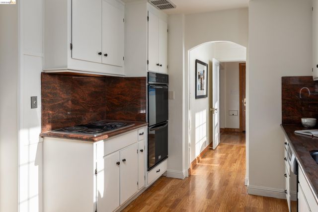 1527 Blake St, Berkeley, CA 94703