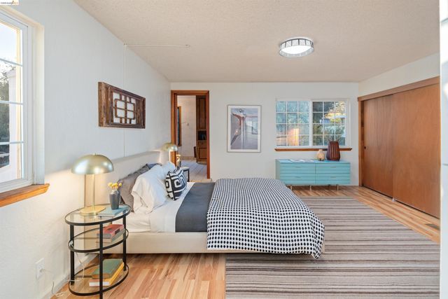 1527 Blake St, Berkeley, CA 94703