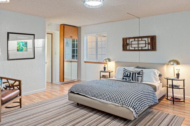 1527 Blake St, Berkeley, CA 94703