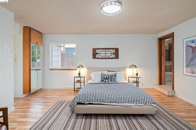1527 Blake St, Berkeley, CA 94703