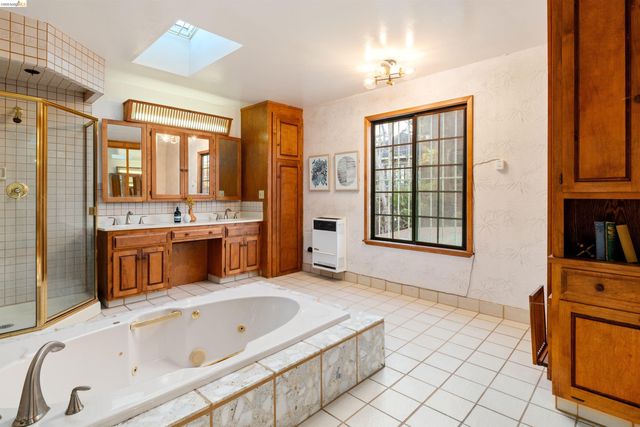 1527 Blake St, Berkeley, CA 94703