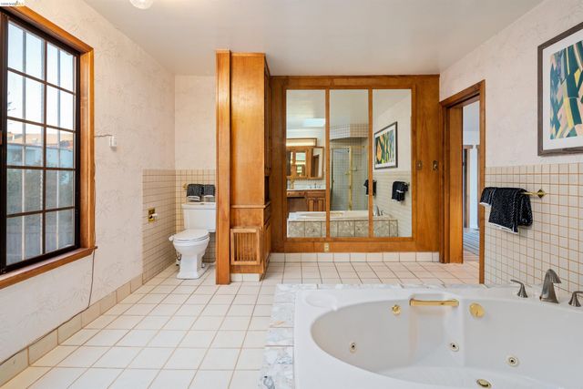 1527 Blake St, Berkeley, CA 94703