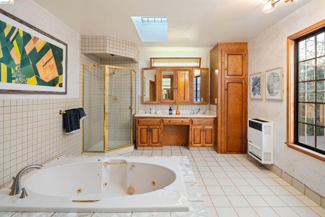 1527 Blake St, Berkeley, CA 94703