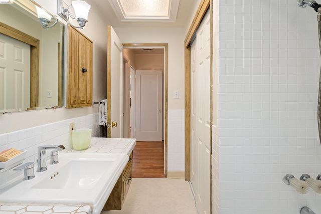 1527 Blake St, Berkeley, CA 94703