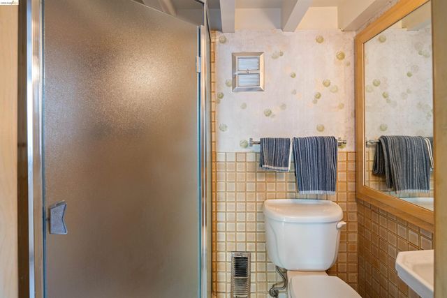 1527 Blake St, Berkeley, CA 94703