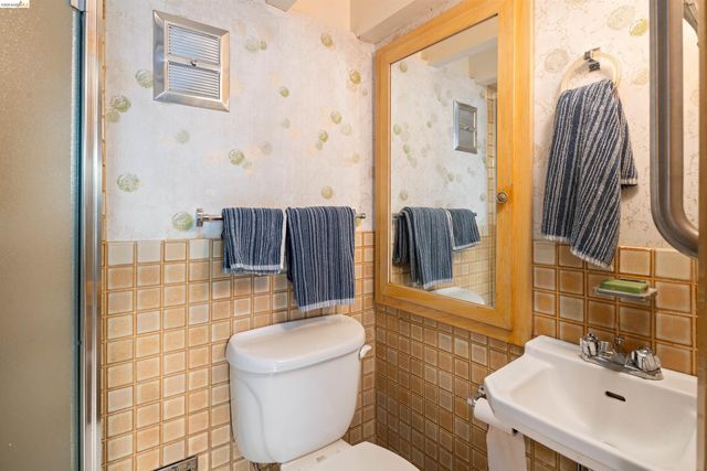 1527 Blake St, Berkeley, CA 94703