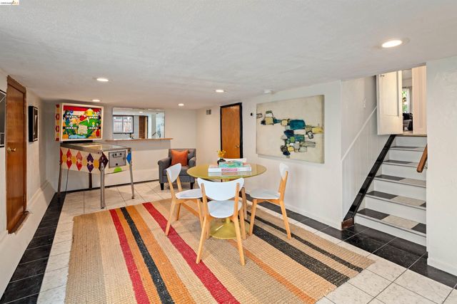 1527 Blake St, Berkeley, CA 94703