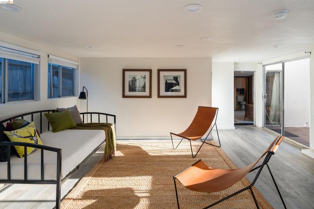 1527 Blake St, Berkeley, CA 94703