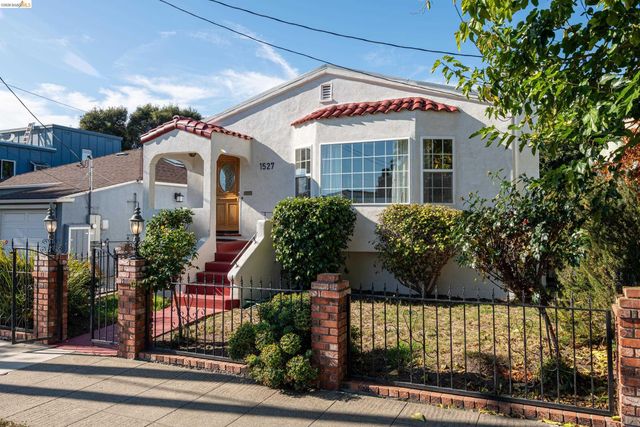 1527 Blake St, Berkeley, CA 94703