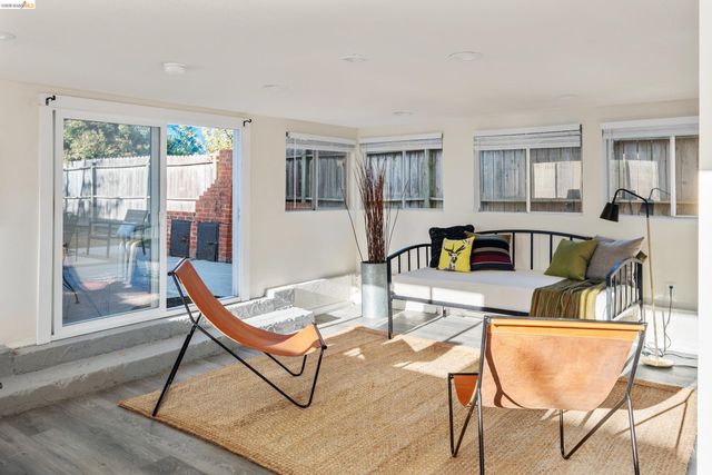 1527 Blake St, Berkeley, CA 94703