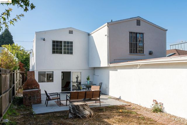 1527 Blake St, Berkeley, CA 94703