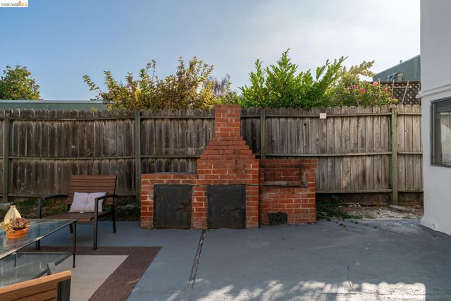 1527 Blake St, Berkeley, CA 94703