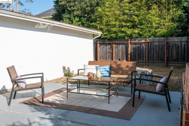 1527 Blake St, Berkeley, CA 94703