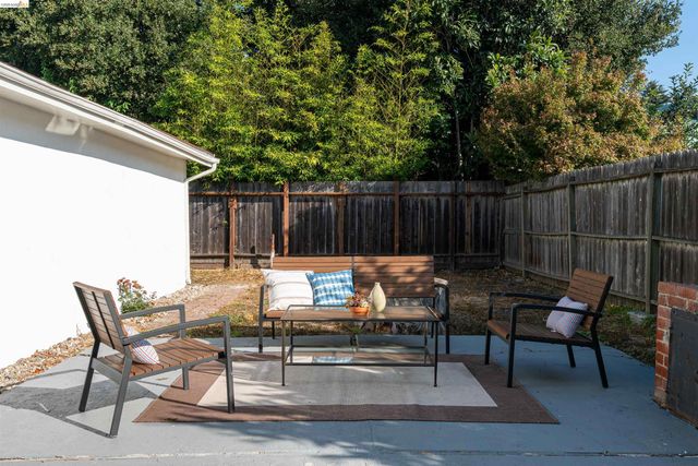 1527 Blake St, Berkeley, CA 94703