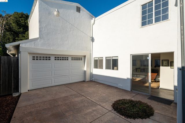 1527 Blake St, Berkeley, CA 94703