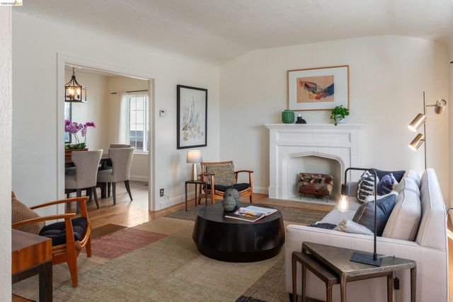 1527 Blake St, Berkeley, CA 94703