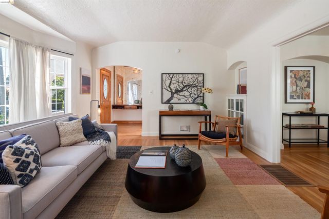 1527 Blake St, Berkeley, CA 94703