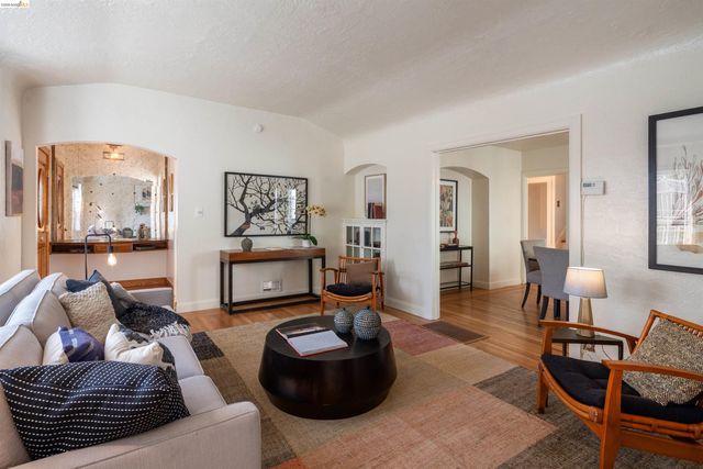 1527 Blake St, Berkeley, CA 94703