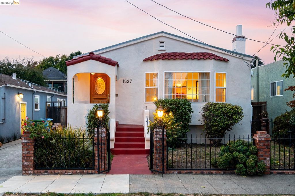 1527 Blake St, Berkeley, CA 94703