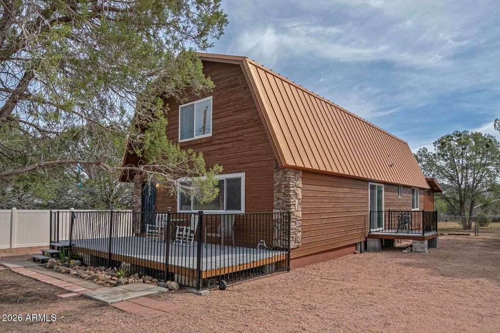Image 4 of property listing at 267 W Round Valley Road, Payson, AZ 85541