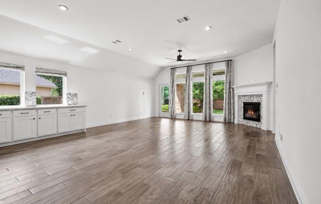 126 Canary Island Cir, Montgomery, TX 77316