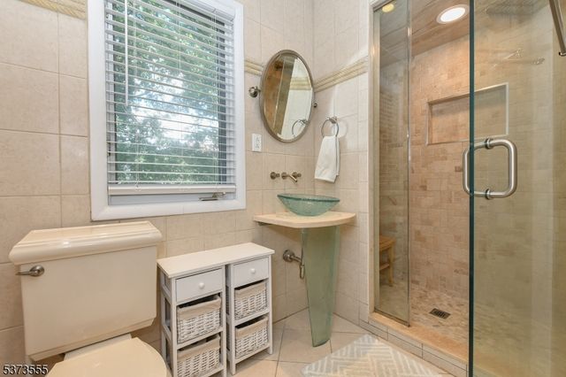 39 B Triumph Ct B, East Rutherford Boro, NJ 07073
