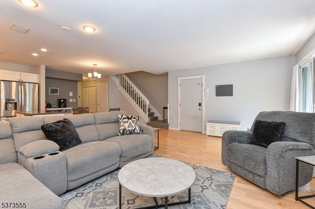 39 B Triumph Ct B, East Rutherford Boro, NJ 07073