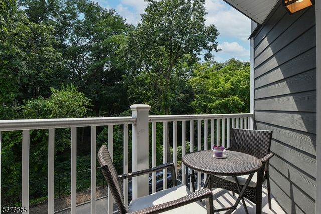 39 B Triumph Ct B, East Rutherford Boro, NJ 07073
