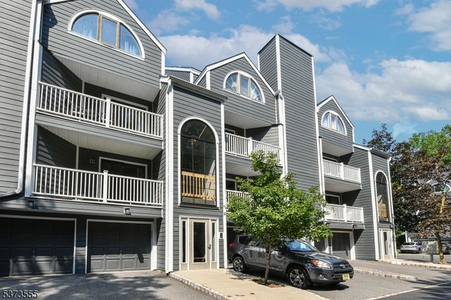 39 B Triumph Ct B, East Rutherford Boro, NJ 07073