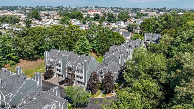 39 B Triumph Ct B, East Rutherford Boro, NJ 07073