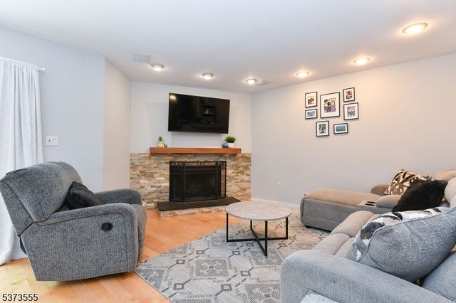 39 B Triumph Ct B, East Rutherford Boro, NJ 07073