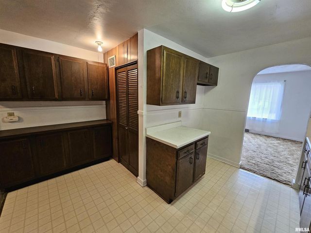 2712 LOGAN Street, Mt Vernon, IL 62864