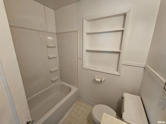 2712 LOGAN Street, Mt Vernon, IL 62864