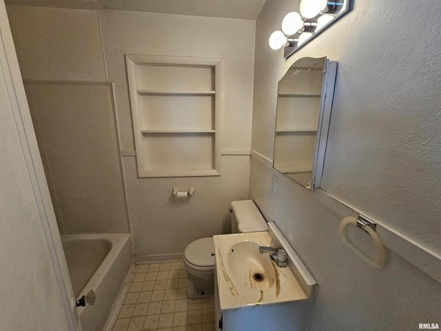 2712 LOGAN Street, Mt Vernon, IL 62864