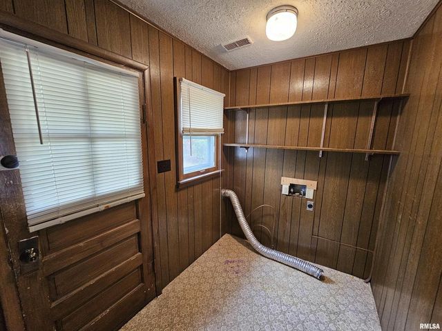 2712 LOGAN Street, Mt Vernon, IL 62864