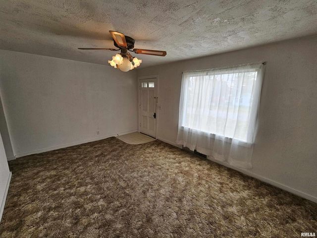 2712 LOGAN Street, Mt Vernon, IL 62864