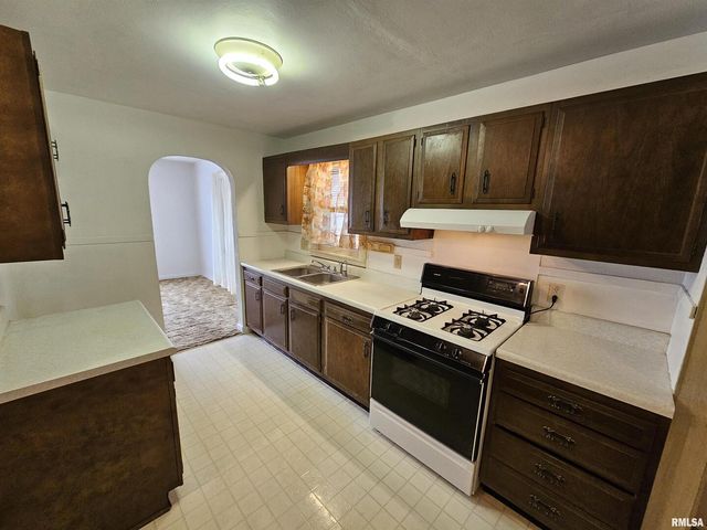 2712 LOGAN Street, Mt Vernon, IL 62864