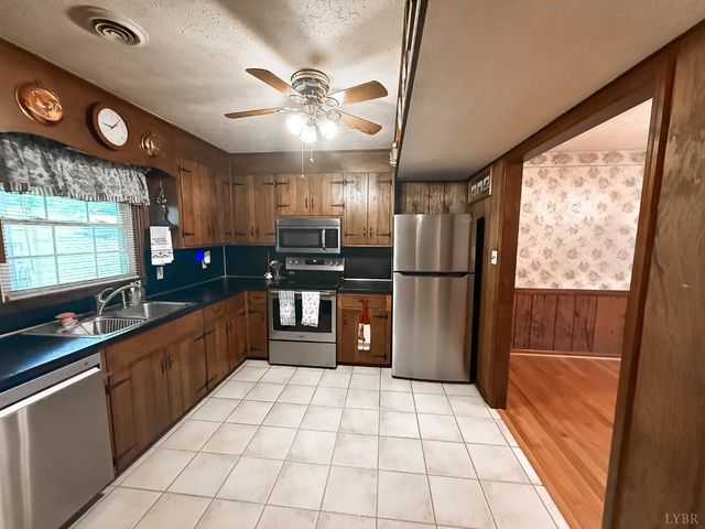 724 Spring Street, Hurt, VA 24563