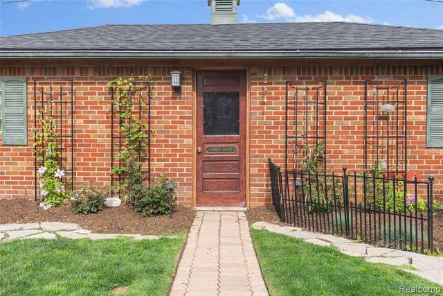 2470 Riverside Drive, Trenton, MI 48183