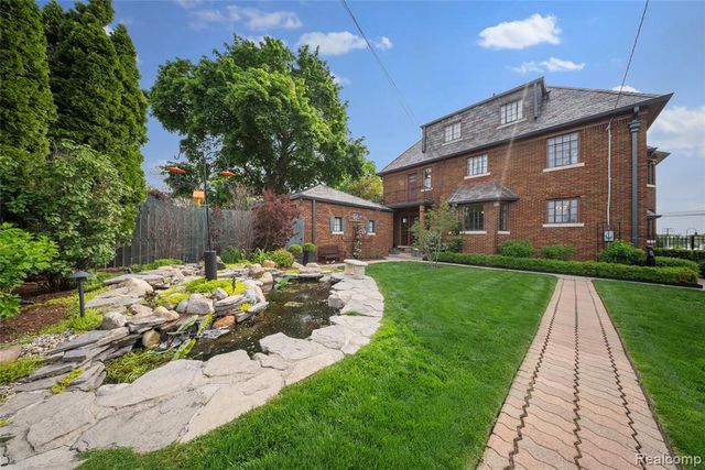 2470 Riverside Drive, Trenton, MI 48183