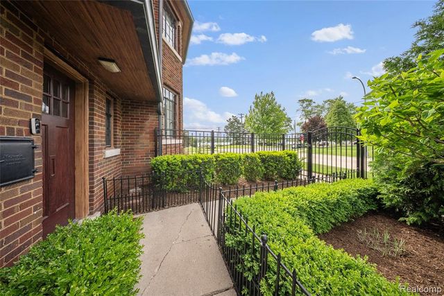 2470 Riverside Drive, Trenton, MI 48183