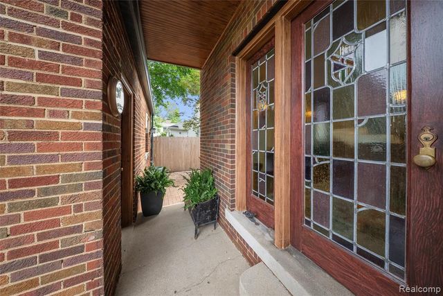 2470 Riverside Drive, Trenton, MI 48183