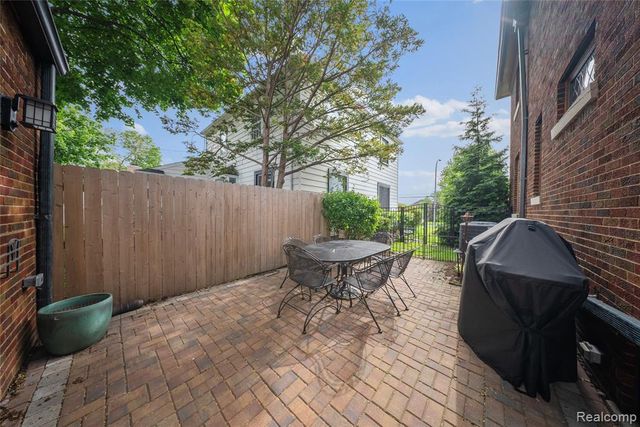 2470 Riverside Drive, Trenton, MI 48183