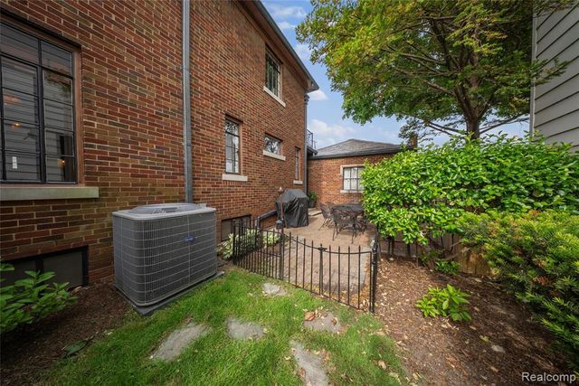2470 Riverside Drive, Trenton, MI 48183