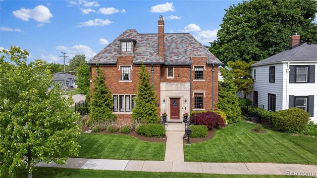 2470 Riverside Drive, Trenton, MI 48183