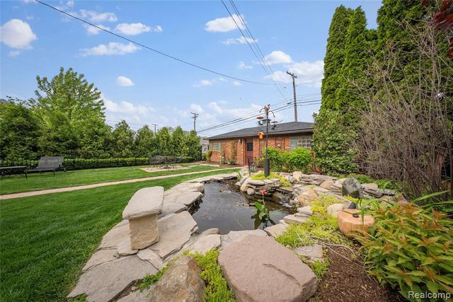 2470 Riverside Drive, Trenton, MI 48183